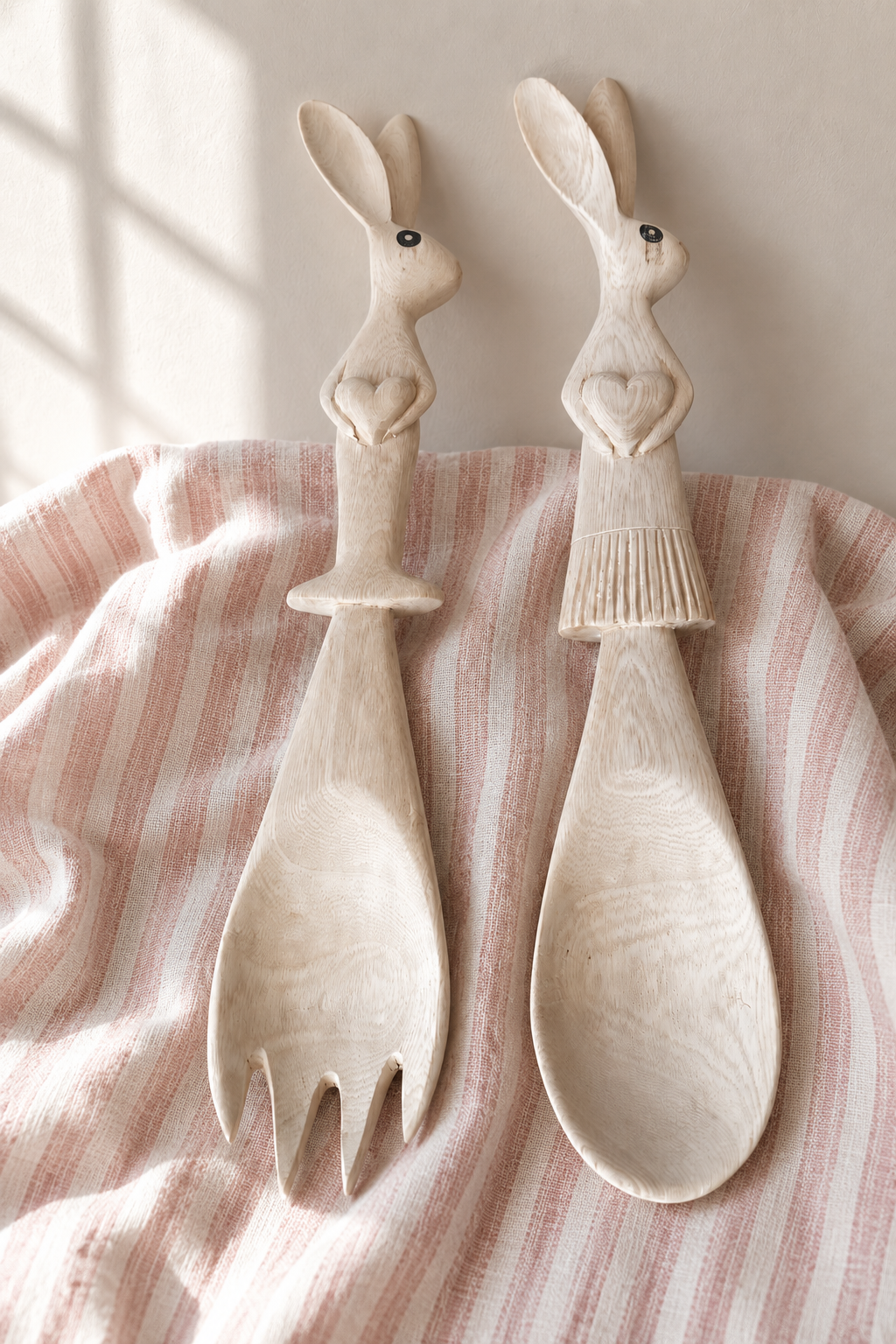 Hand-carved Jacaranda wood bunny salad spoons – Mopti Living