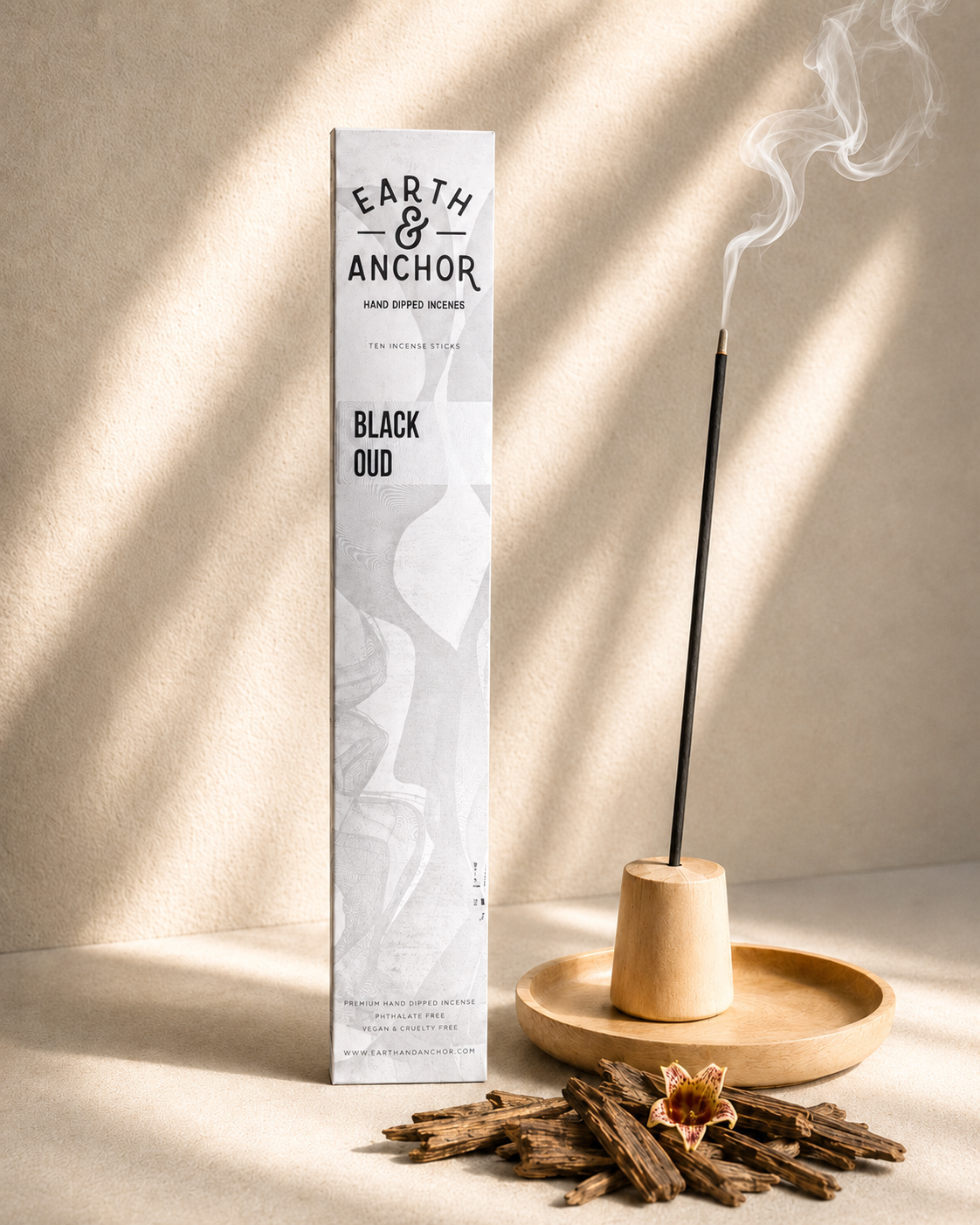 Earth & Anchor hand-dipped incense sticks in Black Oud – pack of 10 | Mopti Living